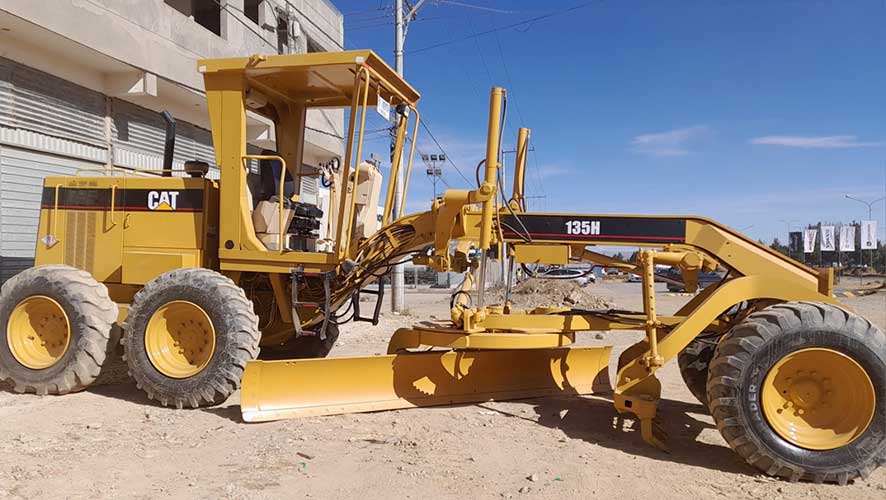 Motoniveladora-Caterpillar-135H.jpg Motoniveladora Caterpillar 135H - Imagen 1