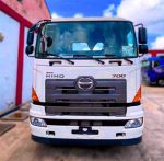 Tracto Camión HINO 700