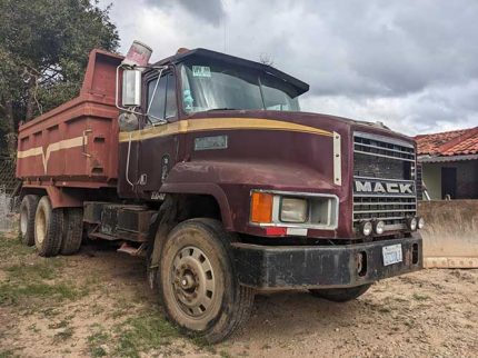 Volqueta MACK CH613