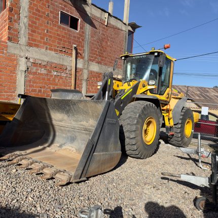 EXCAVADORA VOLVO L120F