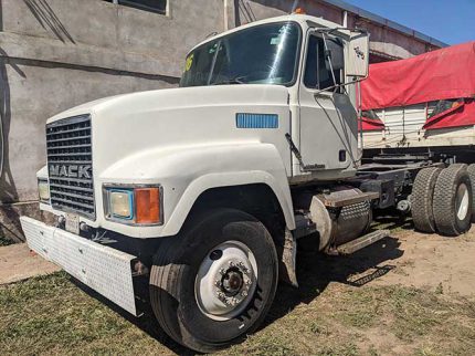 Tracto camión Mack