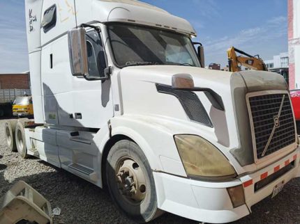 TRACTO-CAMION Volvo VNL