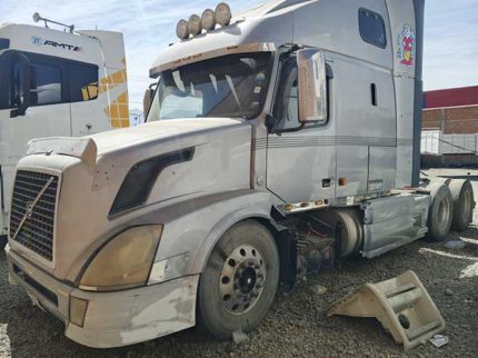 Tracto camión Volvo americano VNL64T