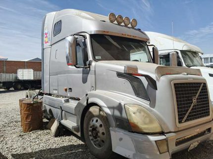 Tracto camión Volvo americano VNL64T