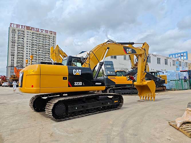 excavadora Caterpillar 323D2L