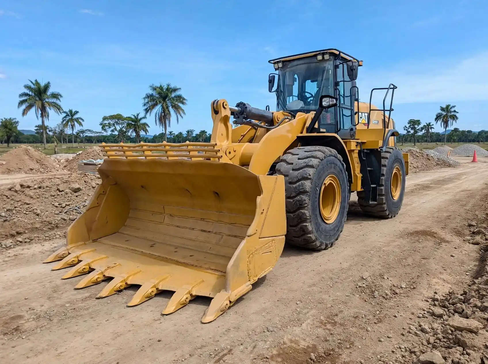 Pala Cargadora Caterpillar 966L (Año 2022) | Importación Directa Bolivia - Imagen 2